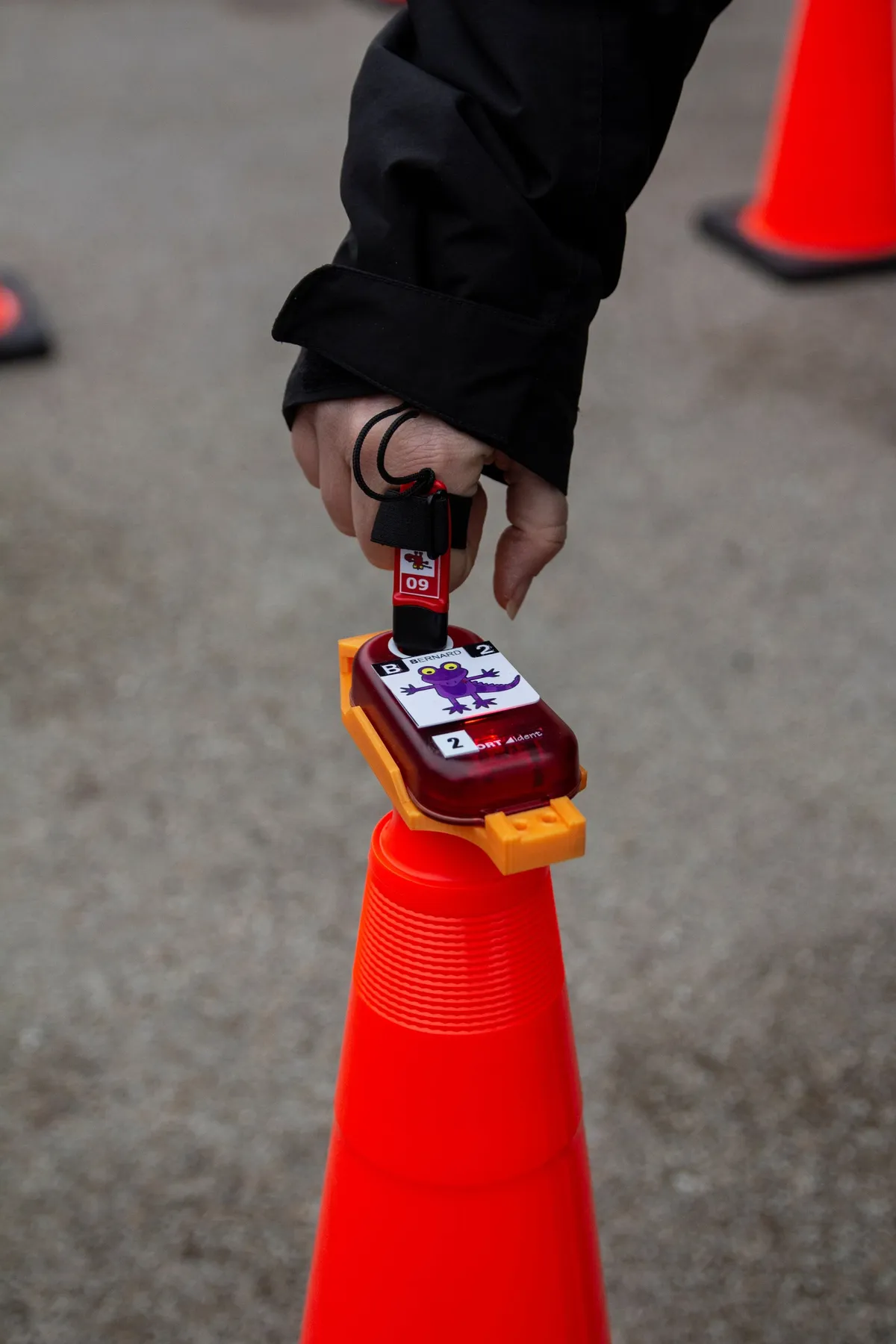 Activité Learn-o : un capteur et des balises électroniques pour réaliser des défis