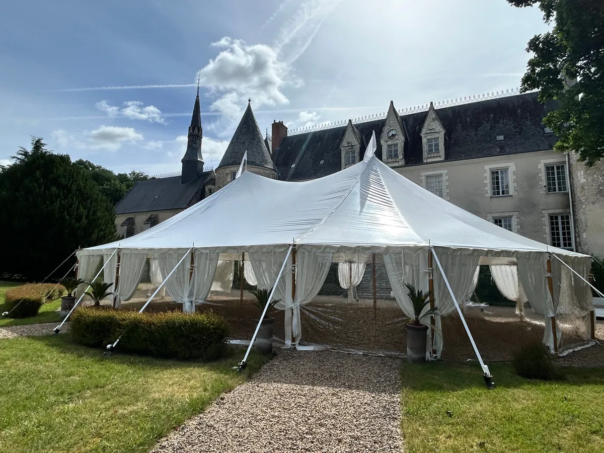 Tente de récéption avec rideau 